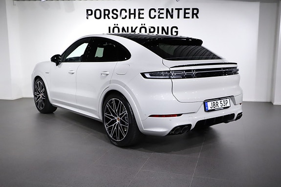 Porsche Cayenne 3 of 5