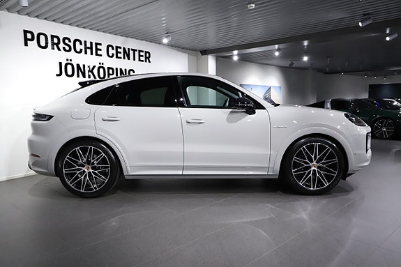 Porsche Cayenne 5 of 5