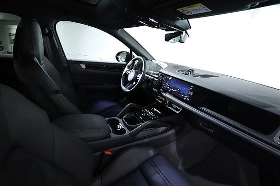 Porsche Cayenne 11 of 26