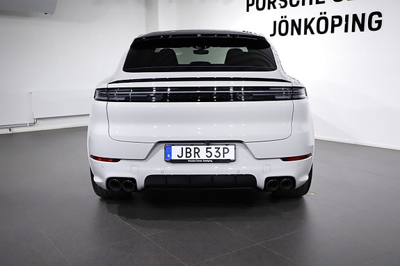 Porsche Cayenne 4 of 5