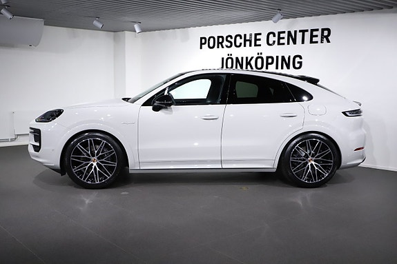 Porsche Cayenne 2 of 5