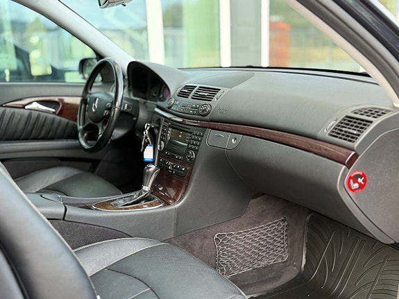 Mercedes-Benz E350 22 of 30
