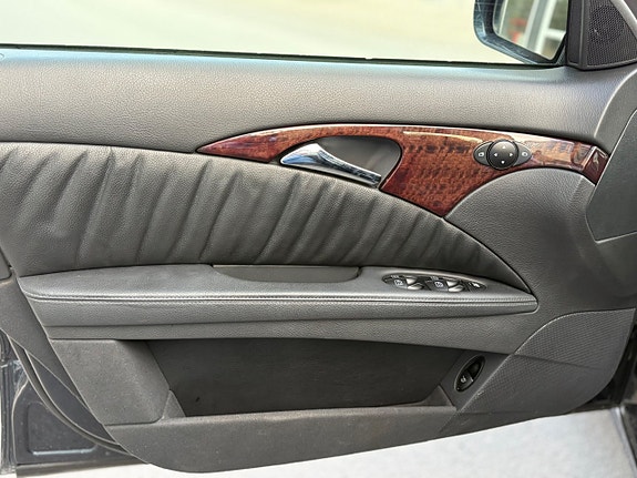 Mercedes-Benz E350 25 of 30