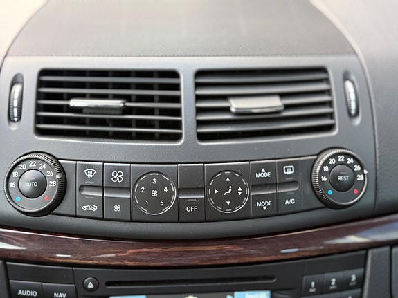 Mercedes-Benz E350 15 of 30