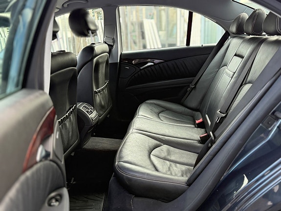 Mercedes-Benz E350 11 of 30