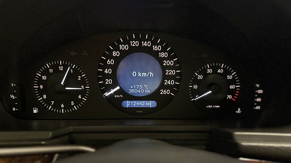 Mercedes-Benz E350 8 of 30