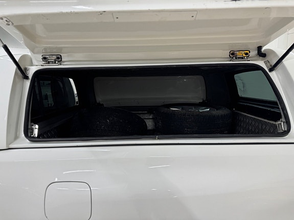 Toyota HiLux 20 of 25
