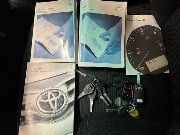 Toyota HiLux 22 of 25