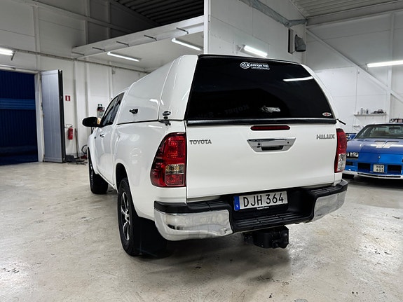 Toyota HiLux 3 of 5