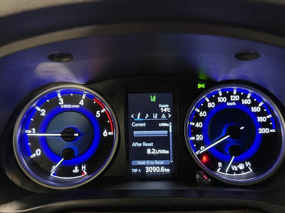 Toyota HiLux 14 of 25