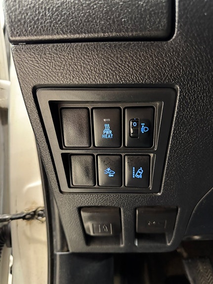 Toyota HiLux 16 of 25