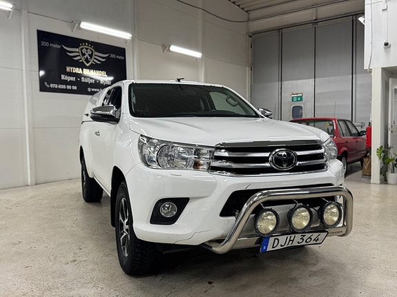 Toyota HiLux 7 of 25