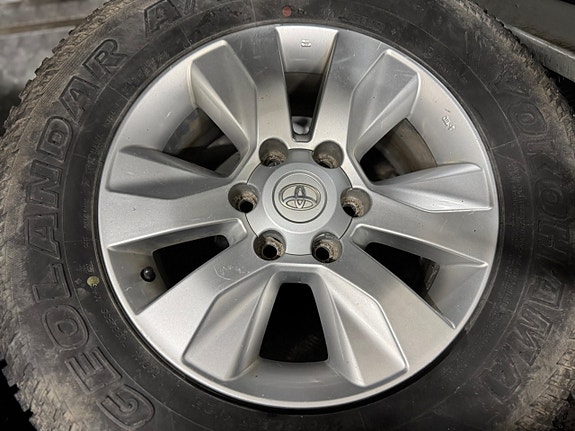 Toyota HiLux 17 of 25