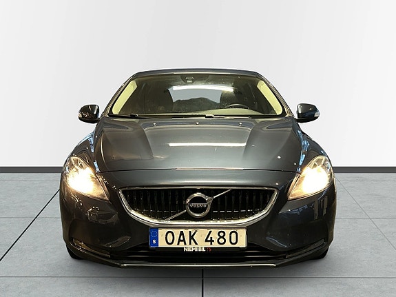 Volvo V40 2 of 5