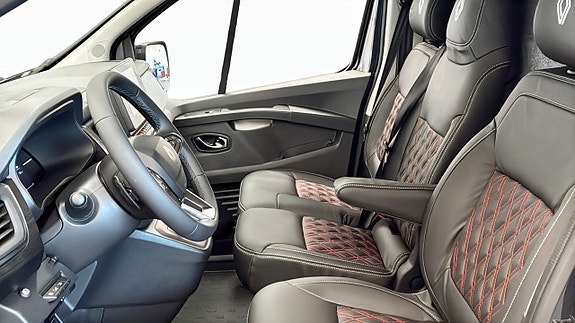 Renault Trafic 11 of 12