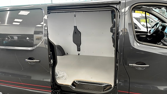 Renault Trafic 4 of 12