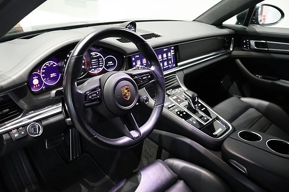 Porsche Panamera 4 4 of 5
