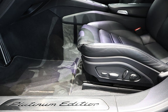 Porsche Panamera 4 5 of 5