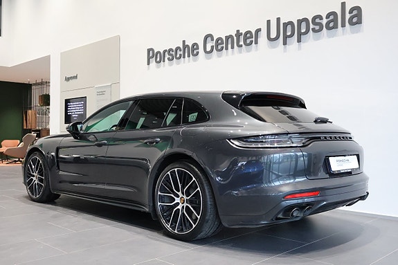 Porsche Panamera 4 3 of 5