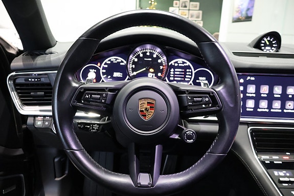 Porsche Panamera 4 8 of 9