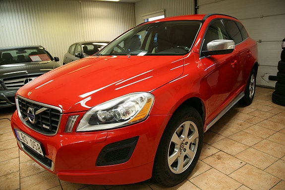 Volvo XC60 2 of 26