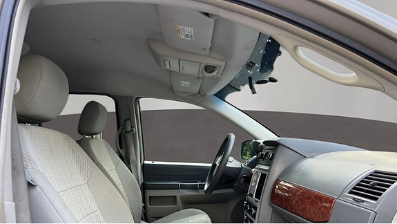 Chrysler Town & Country 5 of 5