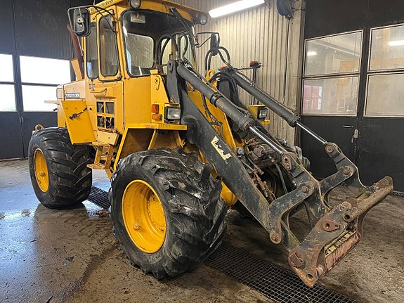 Nu demonteras Volvo 4200B