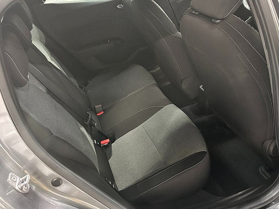 Mitsubishi Colt 9 of 11