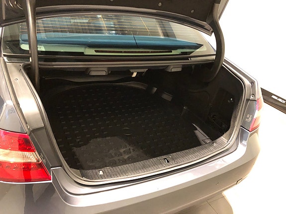 Mercedes-Benz E250 10 of 11