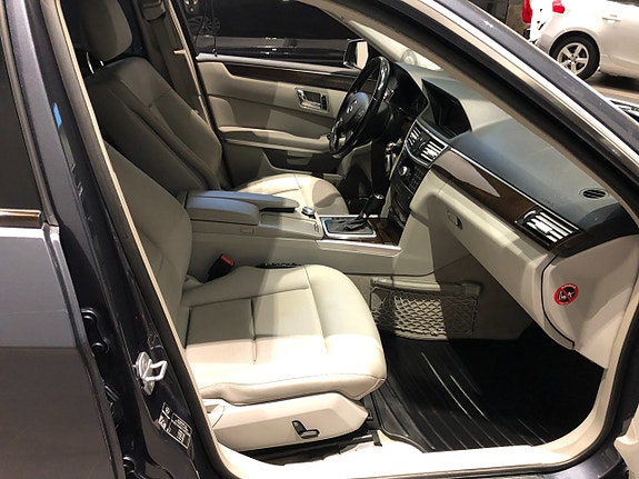 Mercedes-Benz E250 6 of 11