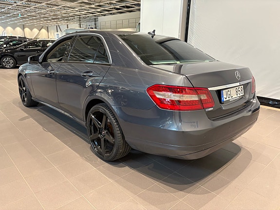 Mercedes-Benz E250 4 of 5