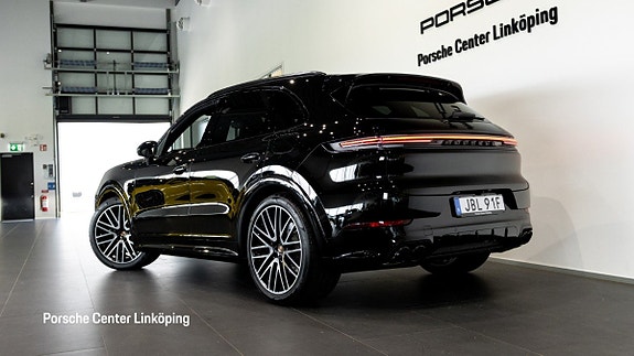 Porsche Cayenne 5 of 5