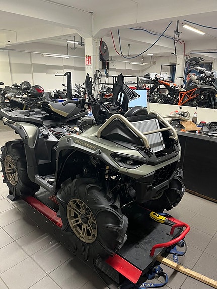 Can-Am Outlander XMR 1000R 5 of 5