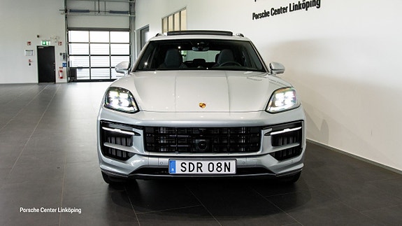 Porsche Cayenne 2 of 5