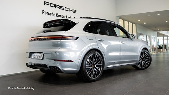 Porsche Cayenne 8 of 24