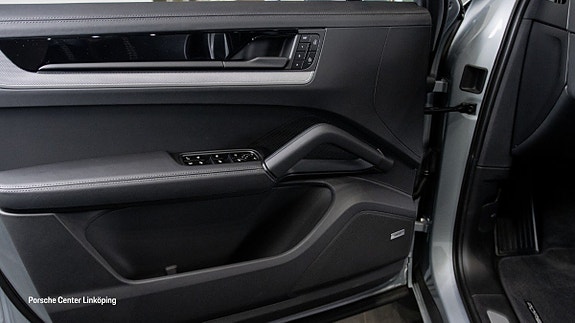 Porsche Cayenne 20 of 24