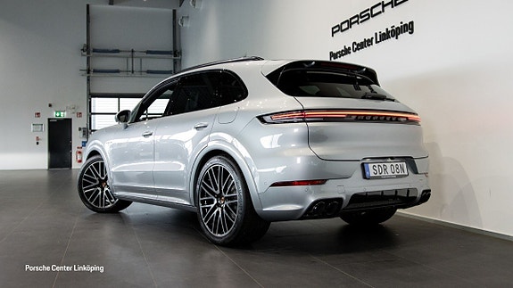 Porsche Cayenne 5 of 5