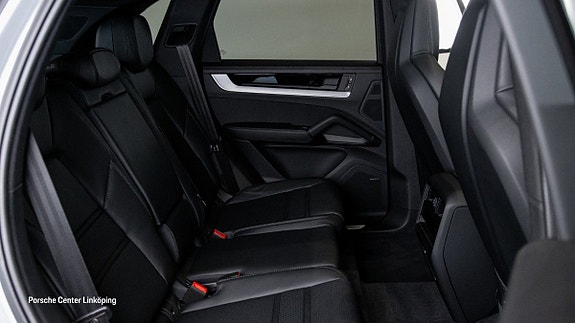 Porsche Cayenne 21 of 24