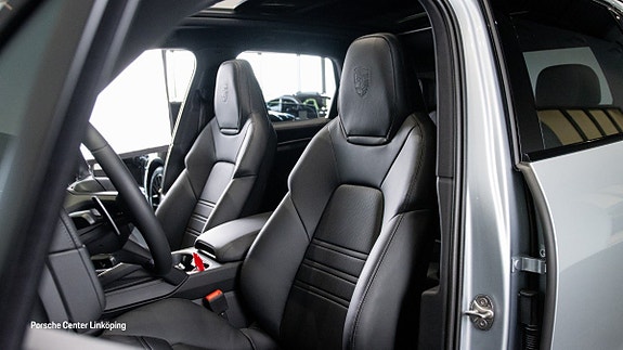 Porsche Cayenne 11 of 24