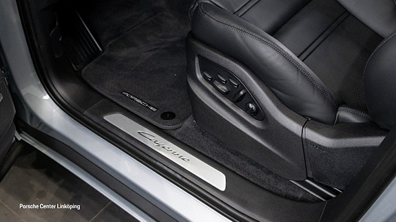 Porsche Cayenne 19 of 24