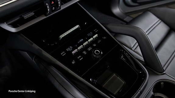 Porsche Cayenne 14 of 24