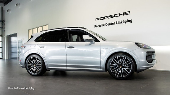Porsche Cayenne 3 of 5