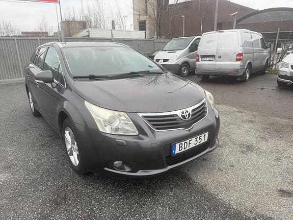 Toyota Avensis 3 of 5