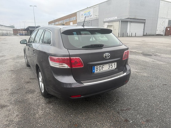 Toyota Avensis 5 of 5