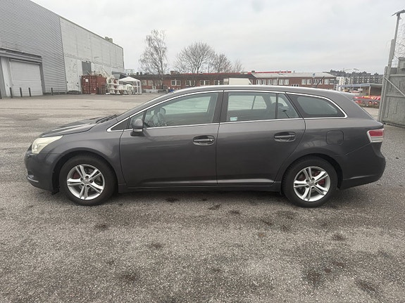 Toyota Avensis 7 of 8