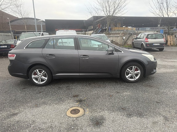 Toyota Avensis 6 of 8