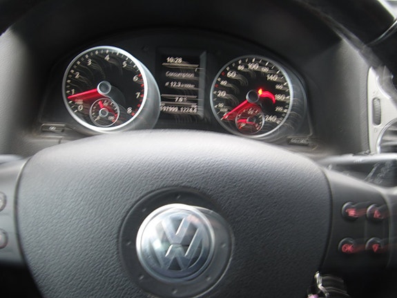 Volkswagen Tiguan 2 of 5
