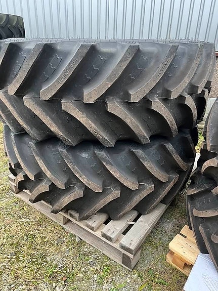 BKT/Däck + Fälg NYTT/Massey Ferguson Agrimax