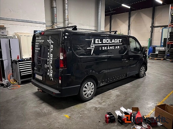 Nissan NV300 4 of 5