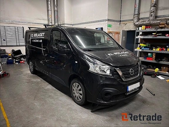 Nissan NV300 3 of 5
